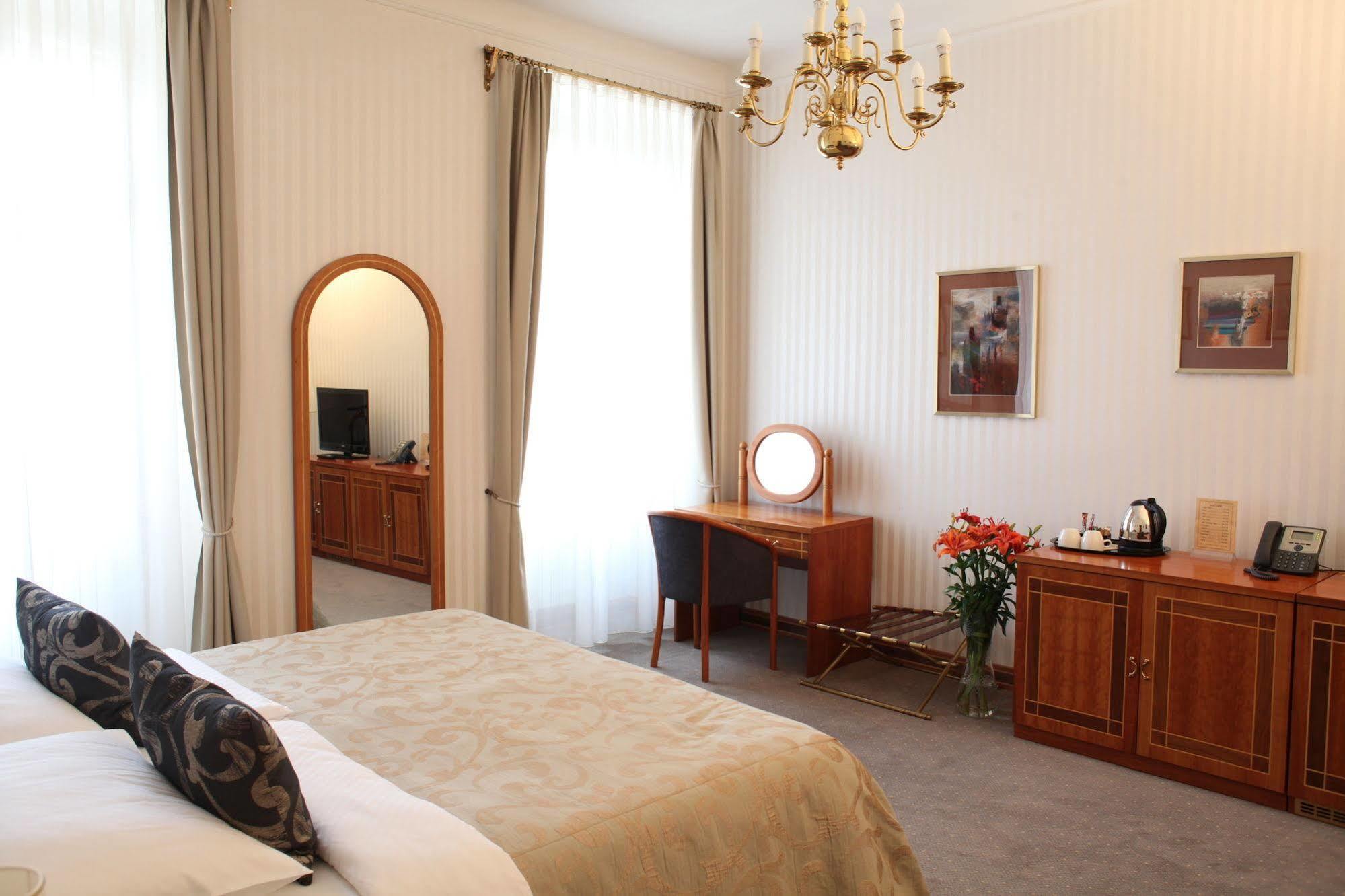 Pod Vezi 4* Prague